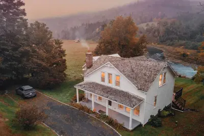 Image de The Millbrook Farmhouse- Hike, Fish, Relax