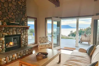 Image de Sunset, Water Views with Hot Tub, Large Deck, and Privacy