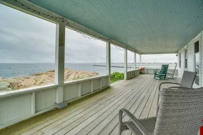 Image de Historic Cottage w\/ Beautiful Oceanfront View