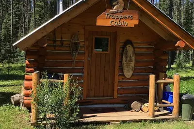 Image de 16 Mile Cabins Trappers Cabin. Pet Friendly Off Grid Wilderness Stay!