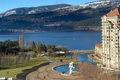 Image de Minutes Walk to Restaurants/Brew Pubs/Wineries/Trails & the Beach! !