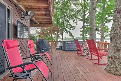 Image de Private Dock: Waterfront Lake Ozark Home!