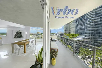 Image de Midblock Residences By Imd Miami Vacation Rentals 2br/2ba Spacious Free Parking