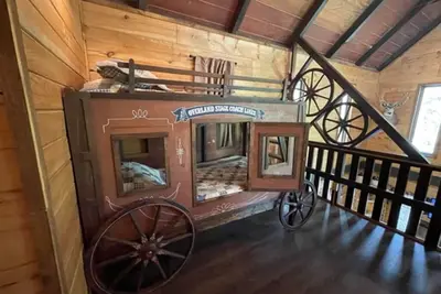 Image de New! Western Cabin, Super Fast Free WiFi, Nfl Sunday, Arcade, Fishing & 2 Pools!