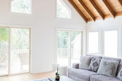 Image de Modernized & Enchanting 1920s Retreat