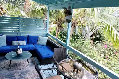Image de Quiet garden Retreat. Close to everything, especially the beach. Bikes, Sup's.