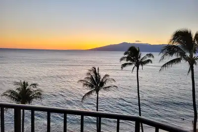 Image de Luxury Ocean View Beachfront full-kitchen condo in Lahaina Maui