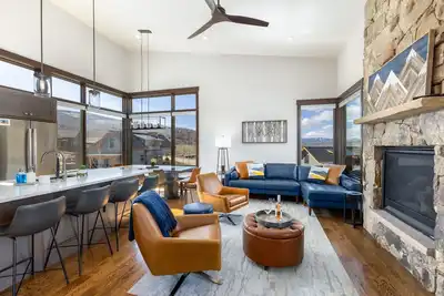 Image de 3 Br, 3 Bath Lux Mod Mtn Sngl Fam. Home- Near Skiing! Amenities! Monthlys Avail.