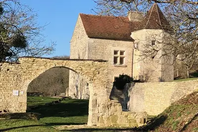 Image de Charmant Manoir du XVIème en Bourgogne proche de Chablis à 2h15 de Paris
