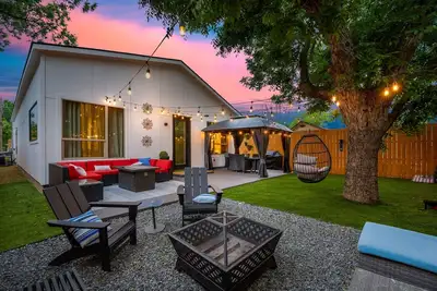 Image de Western Oasis - Chic New 6br 10-min from Downtown
