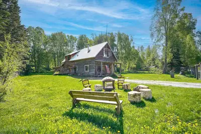 Image de Historic Century-Old Cabin in Downtown Hope