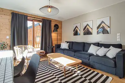 Image de Superbe Chalet Duplex 3* avec Parking et Wifi au Pied des Pistes, Valmorel