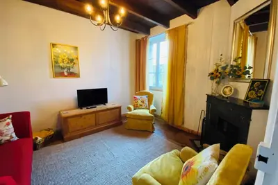 Image de Cosy French cottage with access to peaceful gardens -10 mins walk to town centre