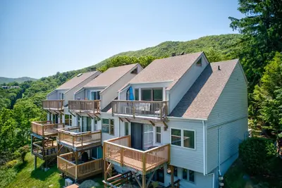 Top Of Seven - Views! Amazing Grandfather Mtn views from this updated condo in Seven Devils!