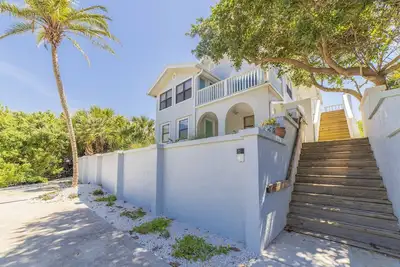 Image de Oceanfront Rental, Your Beachfront Hideaway!