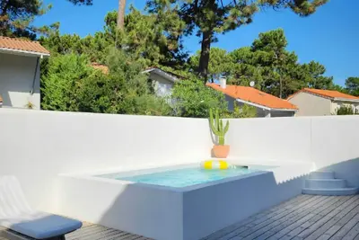 Image de Charming house in Biscarrosse Plage with heated swimming pool