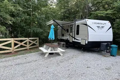 Image de Quaint camper in a private area with full hook ups!