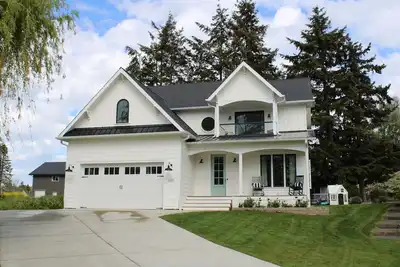 Image de Modern Farmhouse with ocean views - 5 min from beach
