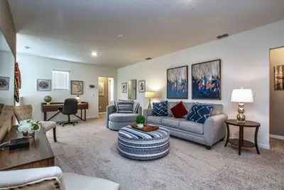 Image de New & Cozy : 7 beds/5. 5bath/ bbq and a nice corner