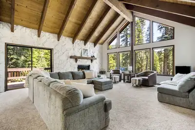 Image de Spacious Cabin: 10 minutes to Northstar & the Lake
