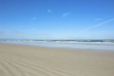 Image de Still Waters luxury beachfront condo with amazing views!