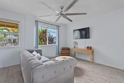 Image de Fam Friendly Townhouse in heart of Kapolei! With pool&gym. Mins to beaches&more.