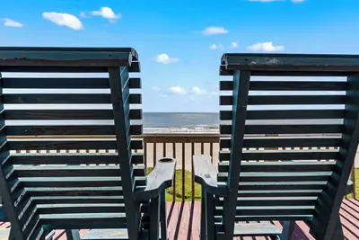 Image de Beachfront 3br | Deck, Ev Charger & Pet-Friendly
