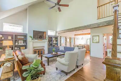 Image de Tranquil Downtown Retreat - 4 Minutes to Aquarium & Coolidge Park!