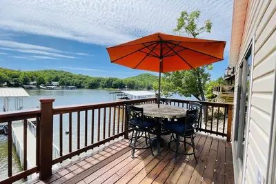 Image de Immaculate 1 Bedroom Cottage Home With Private Covered Dock Near Main Channel!