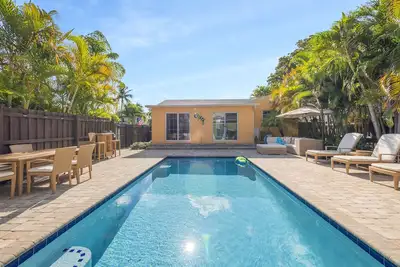 Image de Modern Coastal Home & Separate Cottage w/ Pool near Beach, Golf & Dining