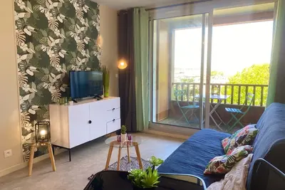 Image de Joli studio au pied de la plage avec balcon vu mer