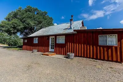 Image de Beautiful cabin with plenty of acreage to hike.