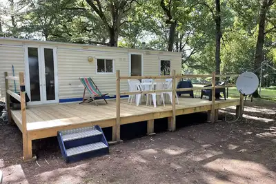 Image de Charmant Mobil Home avec piscine Ă Saint Bonnet Troncais.