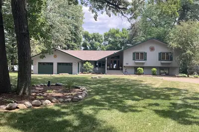 Image de Spacious lakefront cabin, perfect for your family get-a-way