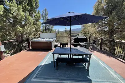 Image de Spacious Cabin: Fun Game Room, Large Kitchen, Views!