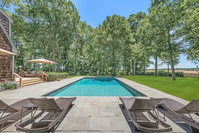 Image de New To Market Farm House in Water Mill
