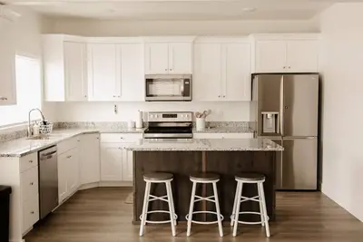 Image de New Luxury Home, Garden City, Bear Lake, 15 Bed, Ideal Beach Access
