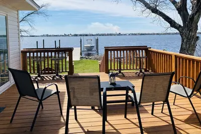 Image de Cozy riverfront cottage with an amazing view, minutes from downtown New Bern.