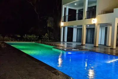Image de Beautiful Beach Retreat just a 5 minute walk to our secluded beach