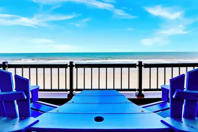Image de Ocean Front; Top Floor; Two Master Suites; Corner Unit; Single Floor; Elevator