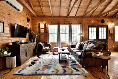 Image de Quiet Serenity on 10 acres in Eureka Springs. Hoot Owl Cabin