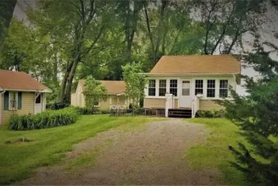 Image de Quiet & Cozy Cabin Across from Fox Lake 🚤