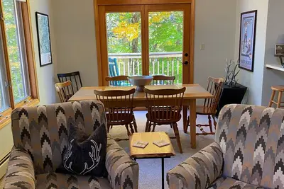 Image de Cozy large ski condo, fireplace, family friendly, 1 mile to Loon, shuttle