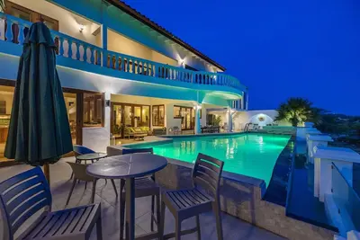 Image de Villa Salina 5br w/Private Pool, Close 2 PalmBeach