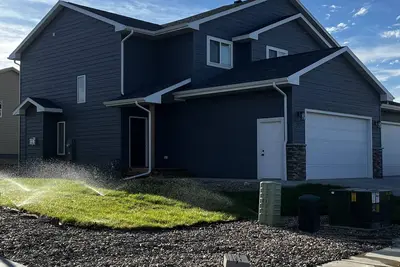 Image de Beautiful, custom built home. Convenient location!