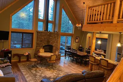 Image de Nouveau Donner Lake personnalisé Accueil 3br/3ba - 1 bloc du lac