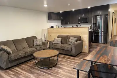 Image de Newly remodeled Girdwood condo, steps from the ski slopes