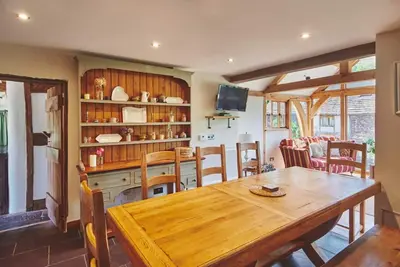 Image de Idyllic 17th Century Farmhouse with Glorious Mountain Views