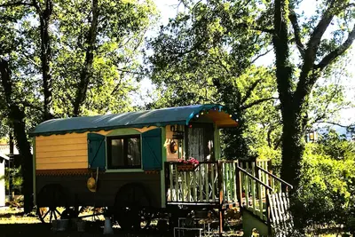 La Brindille Roulotte gitane de charme, en forêt, tout confort 2/3 p Piscine