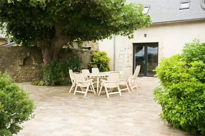 Image de Maison familiale à la campagne et son terrain clos (animaux bienvenus! )